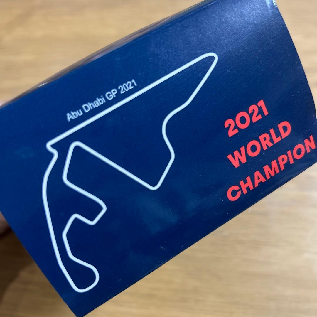 ミニカー Red Bull Racing RB16B Max Verstappen