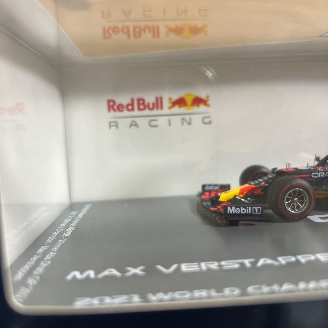 ミニカー Red Bull Racing RB16B Max Verstappen