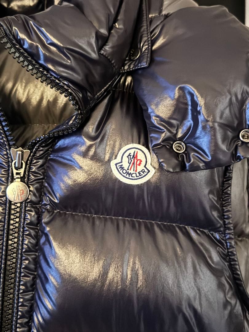 た MONCLER ブラック ダウンベスト フード付き　モンクレール