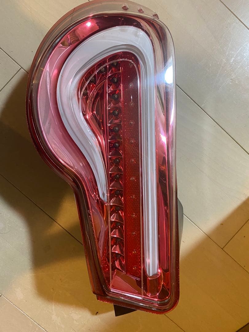 zn6 バレンティ　テールランプ