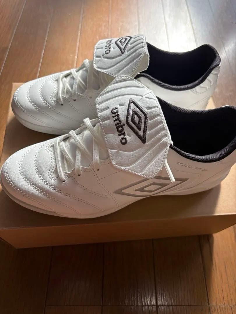 Umbro フットサルシューズ 25.5cm ２日以内発送⚪︎