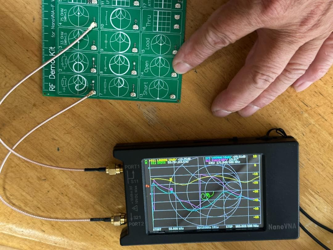 NanoVNA-H4 　RF測定器