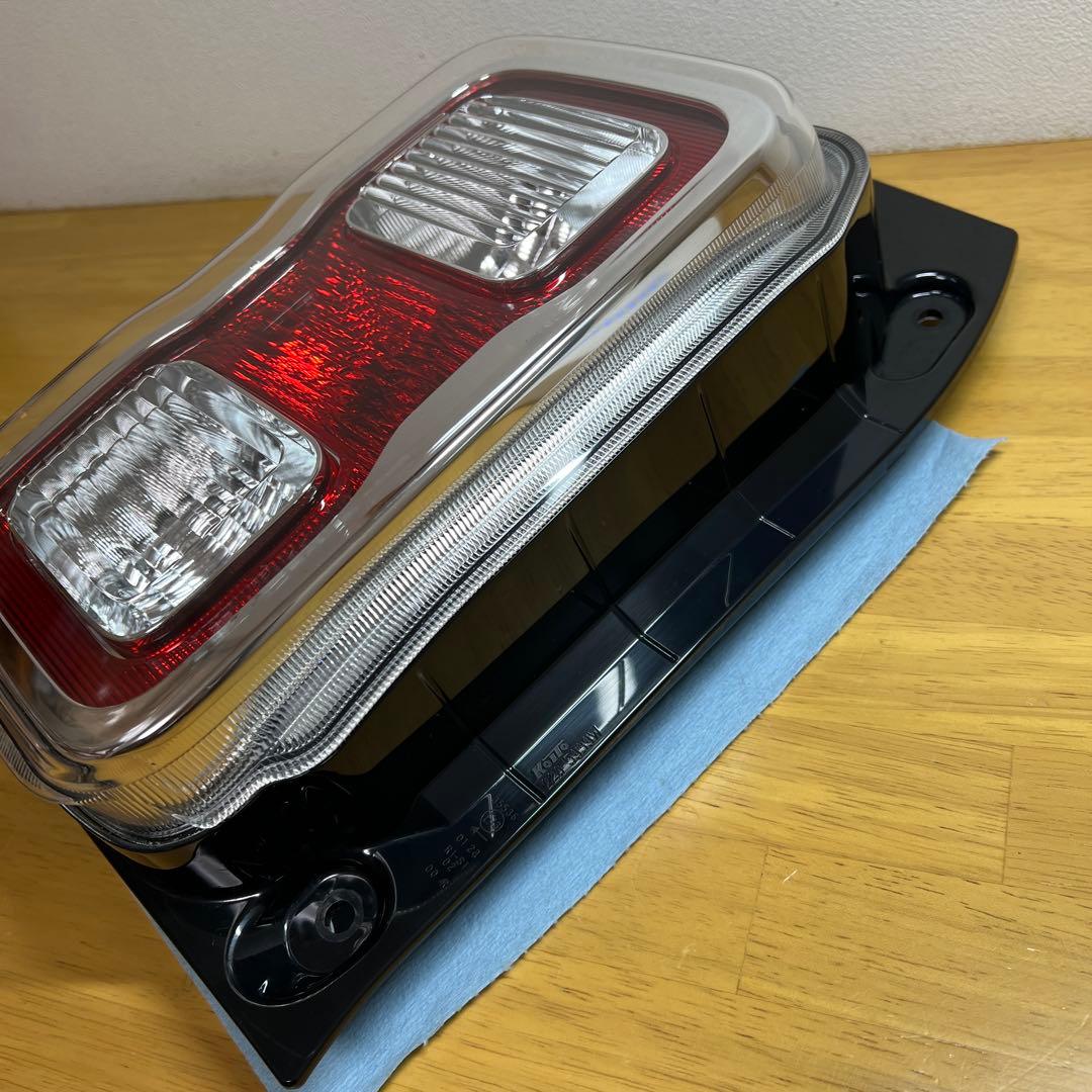 SUZUKI ハスラー MR52S 左Rrコンビネーションランプ