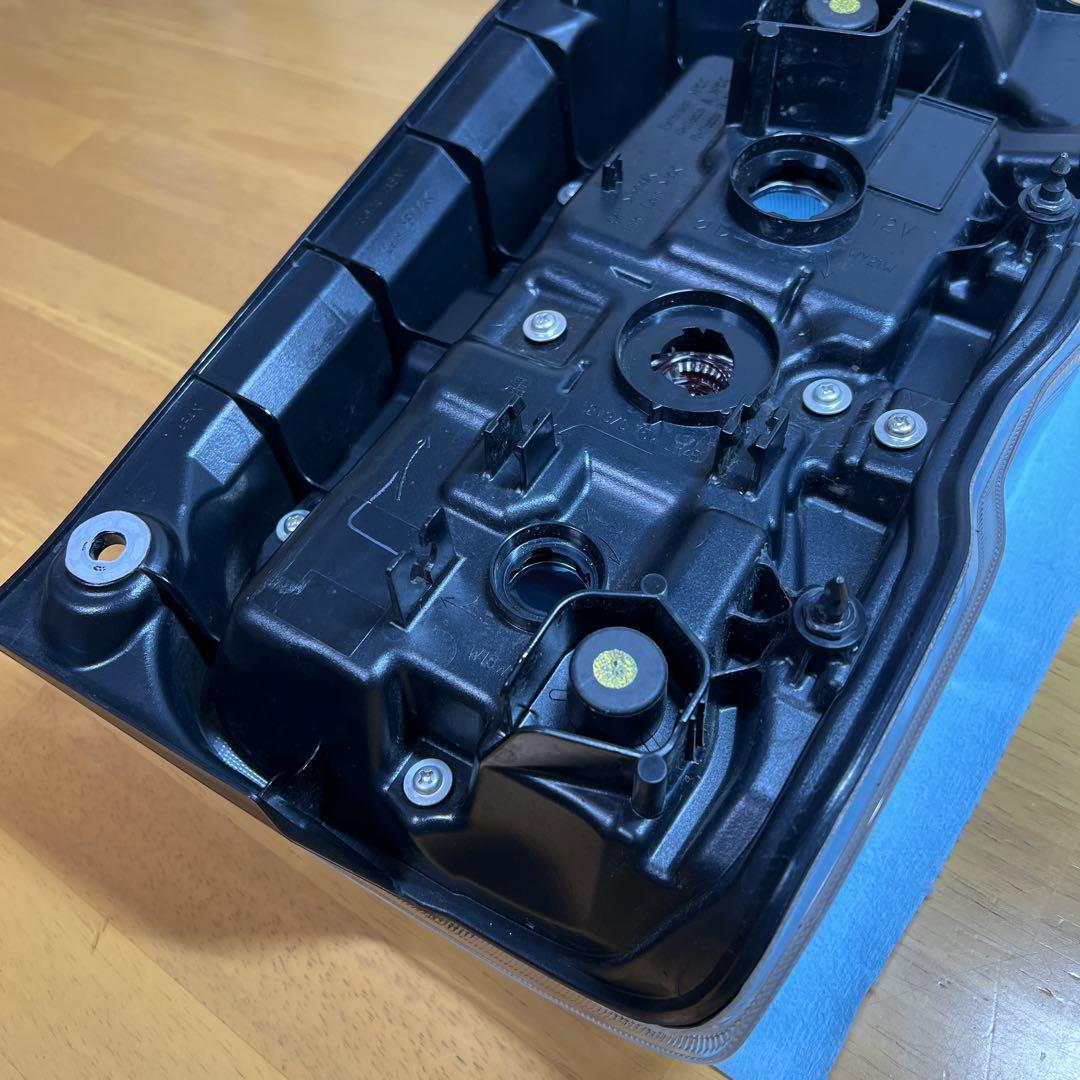 SUZUKI ハスラー MR52S 左Rrコンビネーションランプ