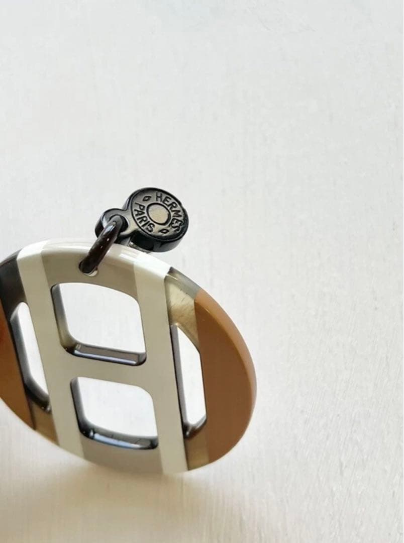 【HERMES】Hエキップ ピアス (片耳用/シングル) バッファローホーン