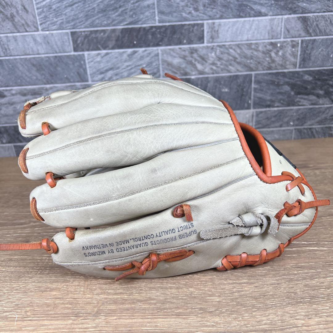 【美品】Mizuno　ミズノ　グローブ　小笠原モデル　軟式用　内野手　右投げ