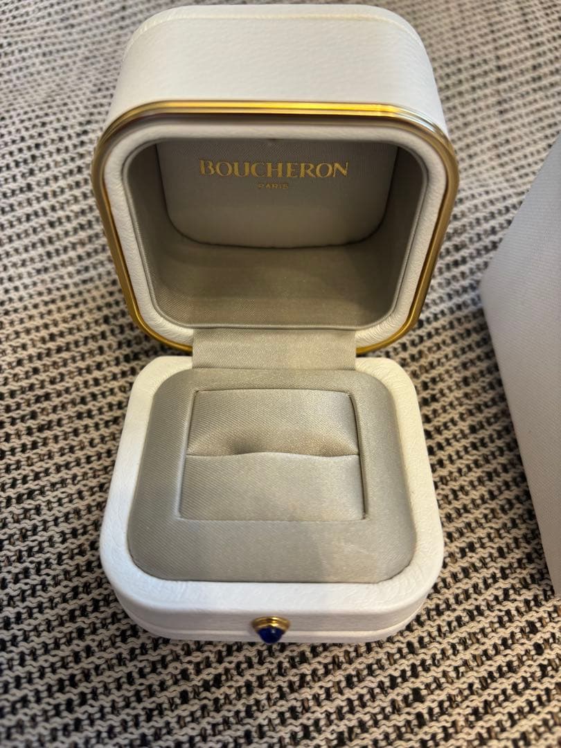 [美品]BOUCHERON リングケース　一本用　紙袋付き