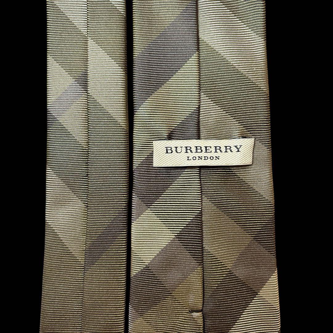 未使用近い BURBERRY ノバチェック ネクタイ カーキ ベージュ