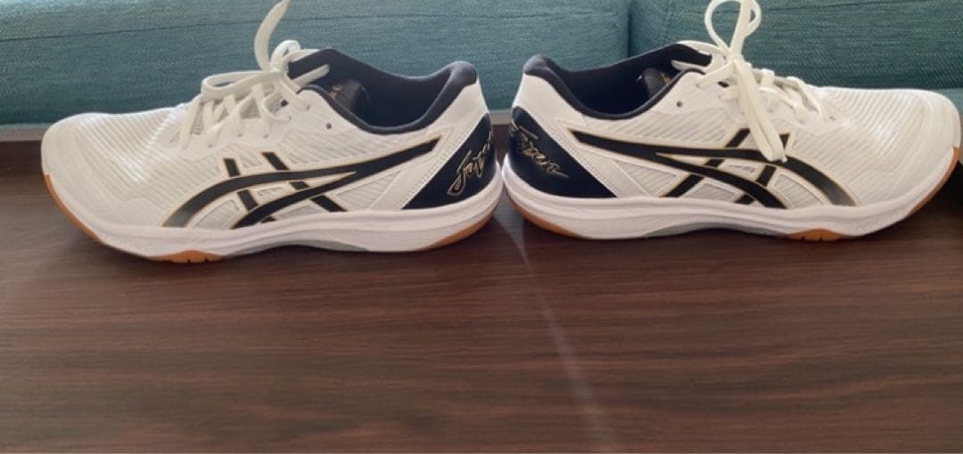 未使用ブランドASICSホワイト＆ブラック JAPANモデルバレーボールシューズ