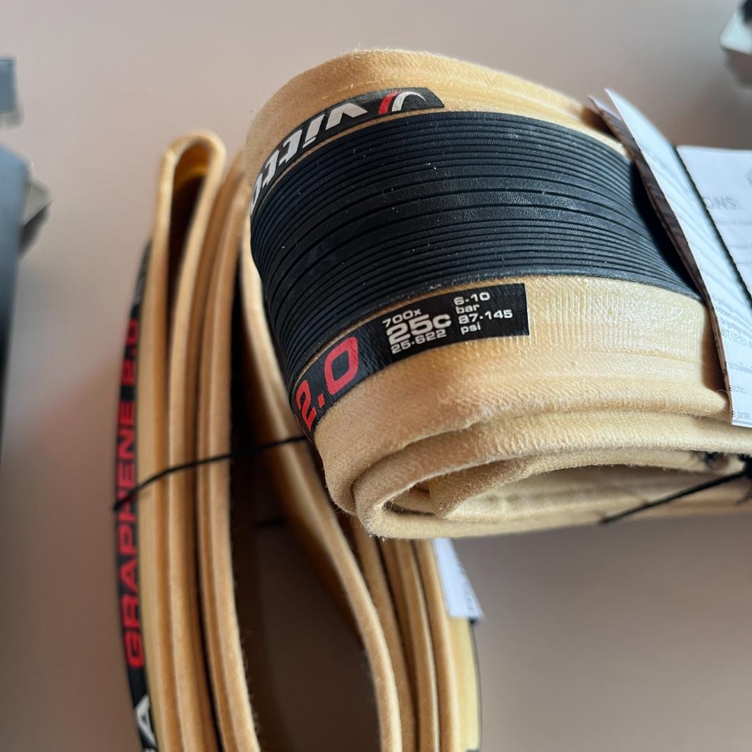 Vittoria Corsa Graphene 2.0 700x25C コルサ