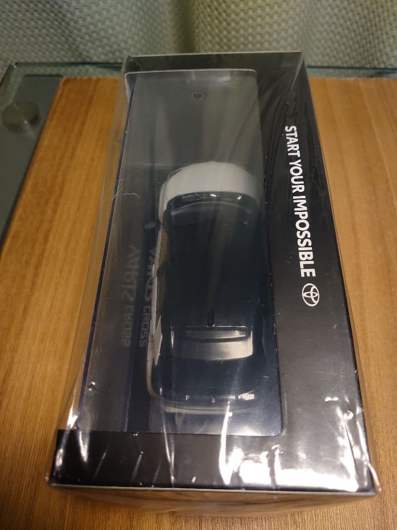 週末割【新品】ヤリスクロス　ブラックマイカ×ホワイトパール　カラーサンプル