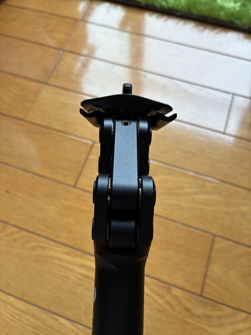【au2i4942】REDSHIFT ShockStop シートポスト
