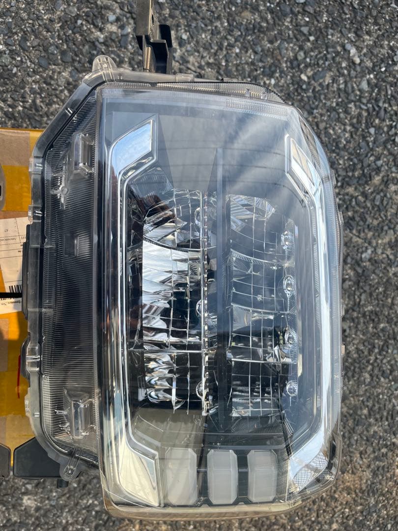 ヘ*リ様 LA900S タフト 純正左右ヘッドライト　2個セット