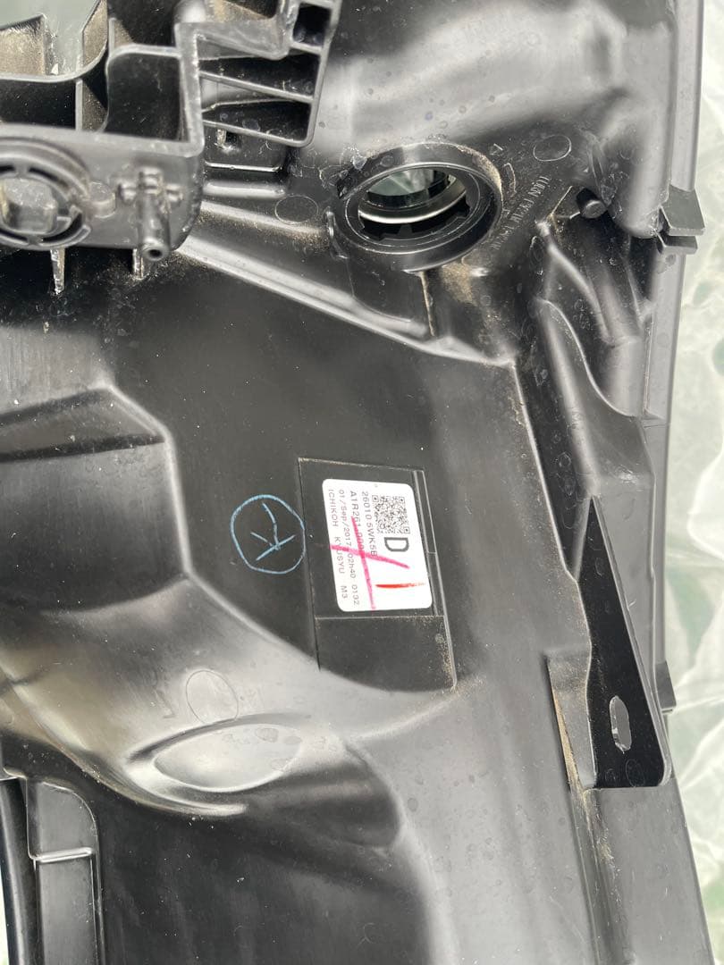 美品　日産ノートE12 LEDヘッドライト右