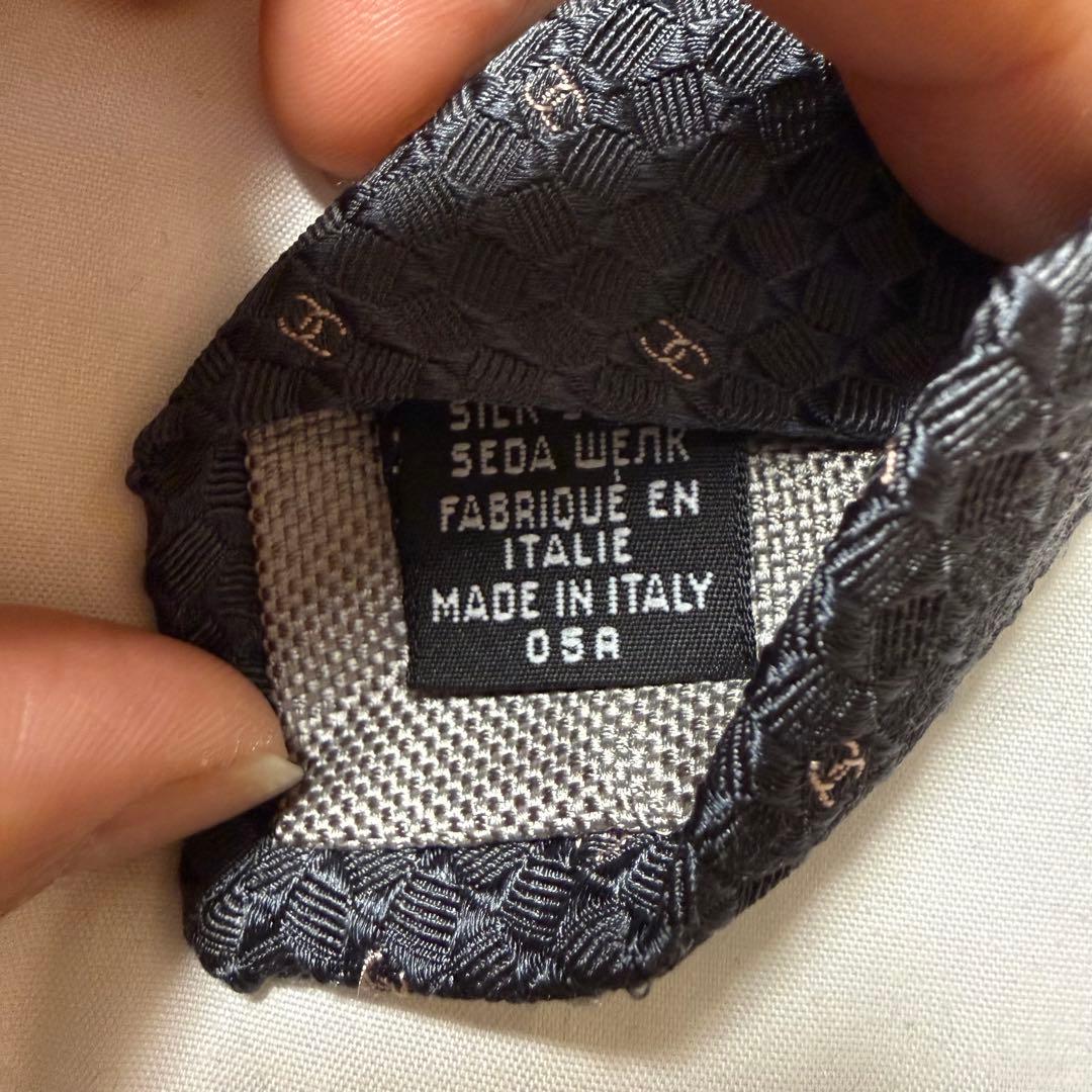 CHANEL グレー ネクタイ ハニカムパターン シャネル ココマーク