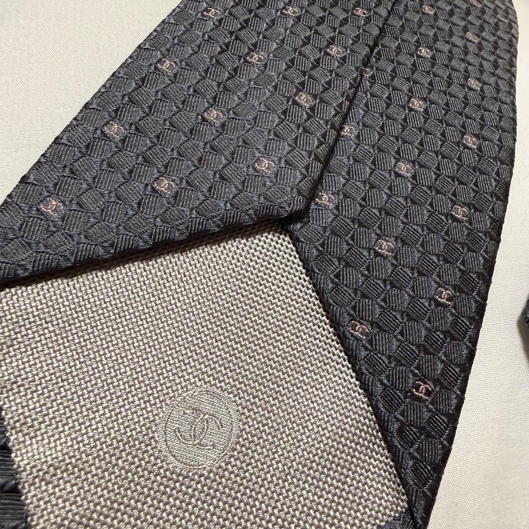 CHANEL グレー ネクタイ ハニカムパターン シャネル ココマーク