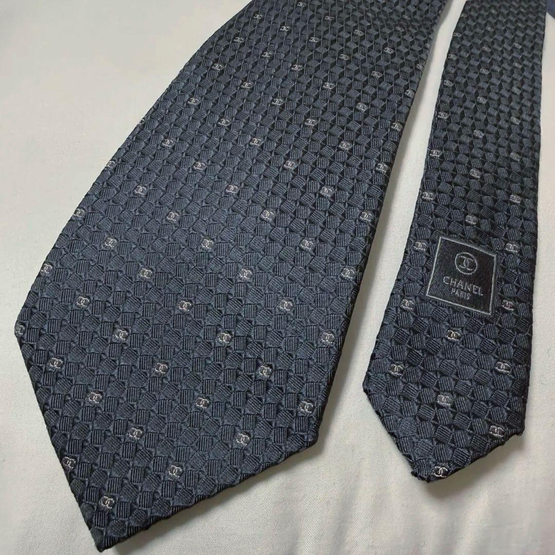 CHANEL グレー ネクタイ ハニカムパターン シャネル ココマーク
