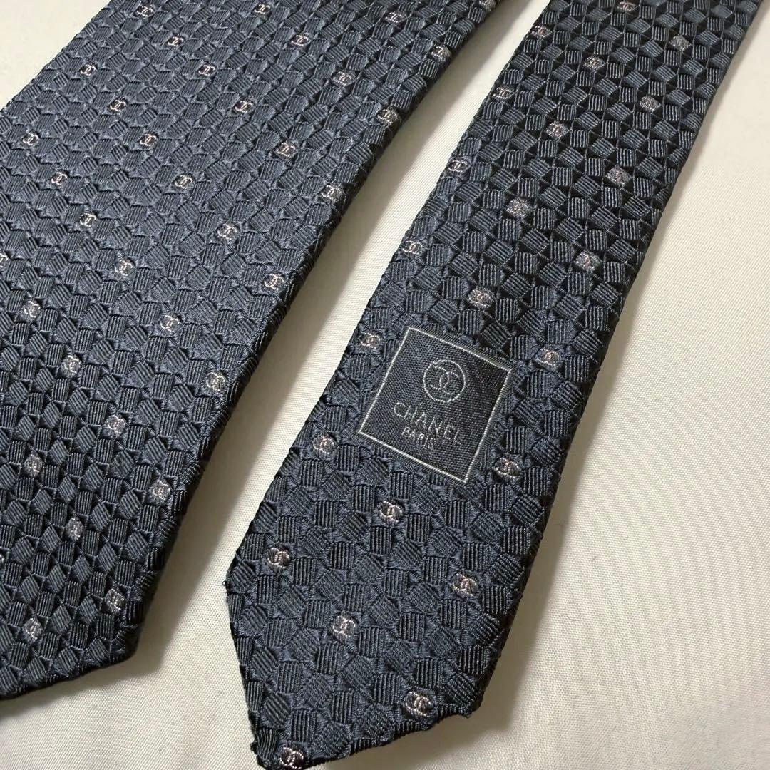 CHANEL グレー ネクタイ ハニカムパターン シャネル ココマーク