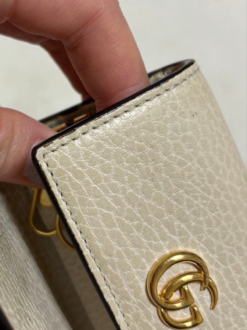 Gucci GGロゴ ベージュレザーキーケース　箱付き