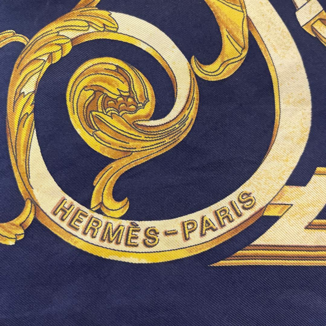 HERMES ゴールド ブラック シルクスカーフ　エルメス　カレ