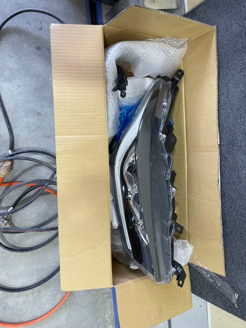 ヤリス　ヘッドランプ　ASSY 81110-K0030