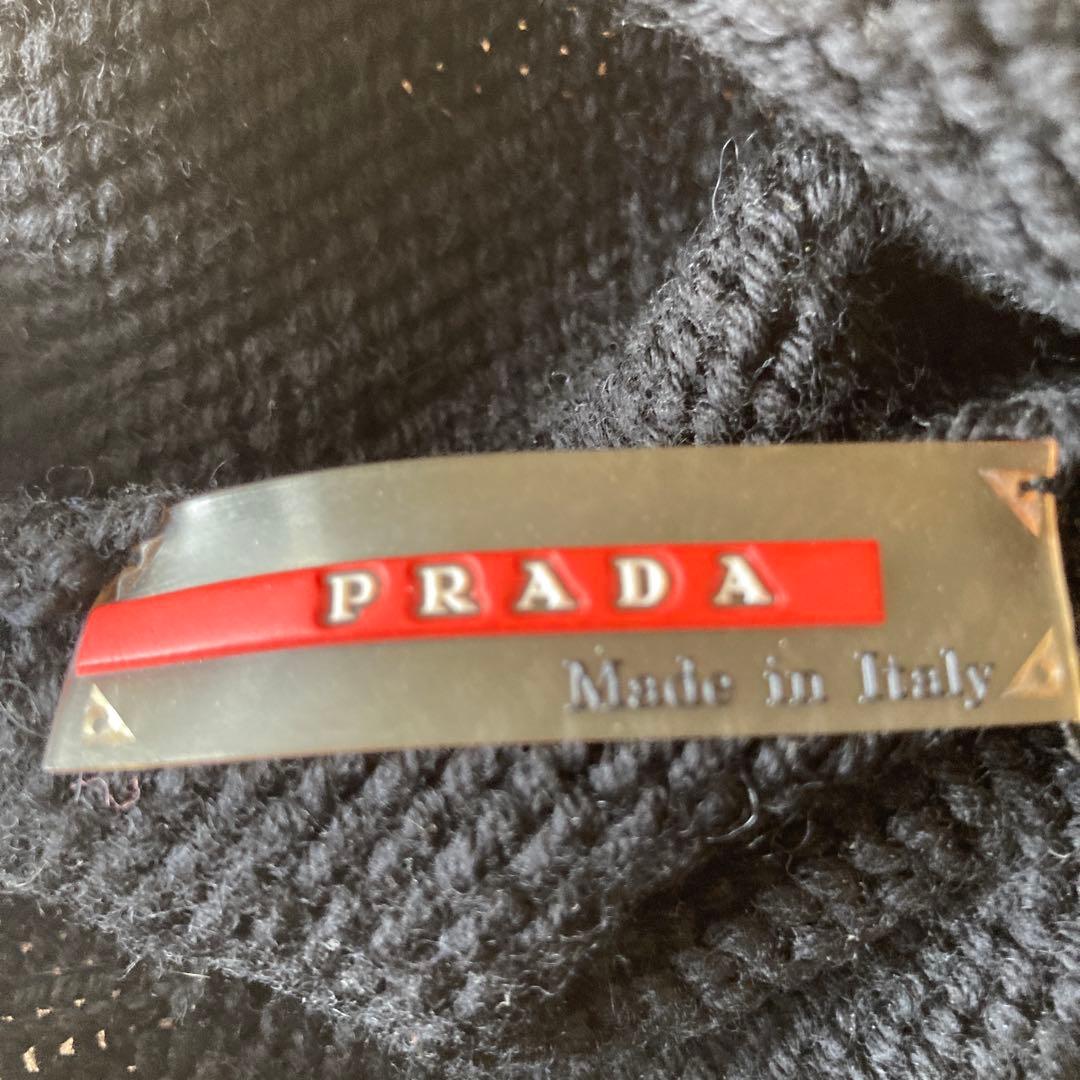 PRADA ポンポン付きニット帽 黒