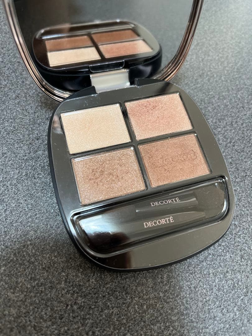 DECORTÉ スキングロウ デザイン アイパレット 01 Rosy Brown