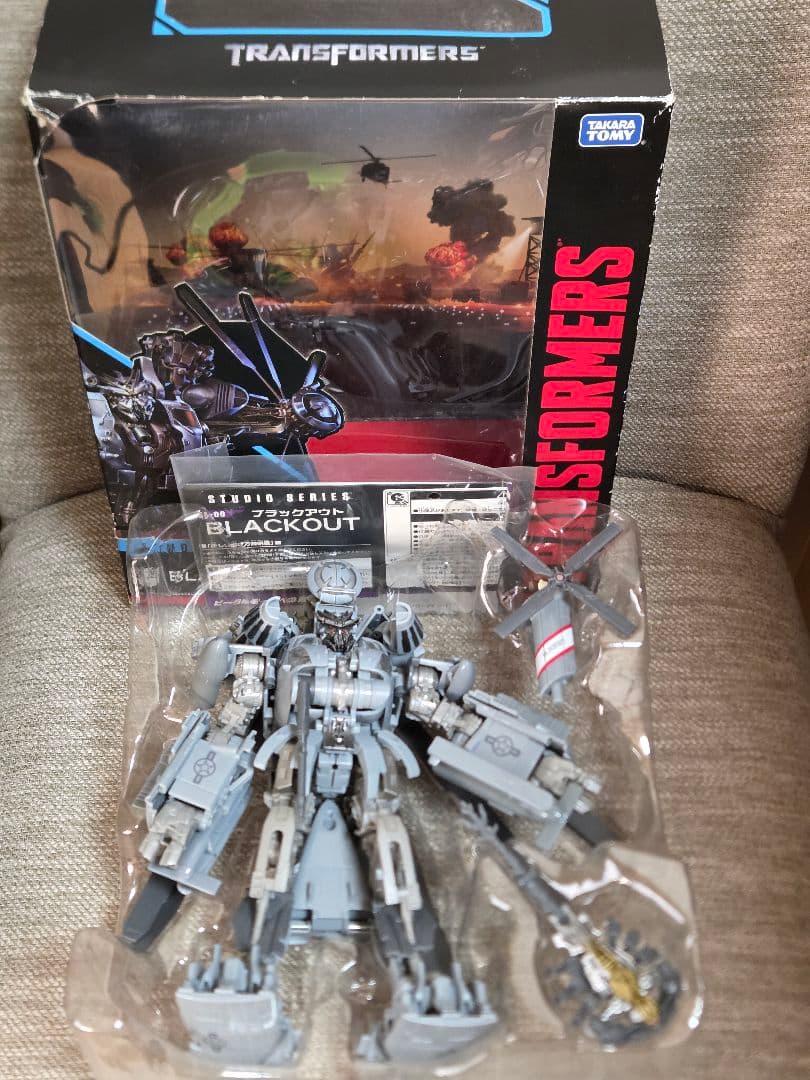 【開封品】 SS-08 ブラックアウト トランスフォーマー スタジオシリーズ