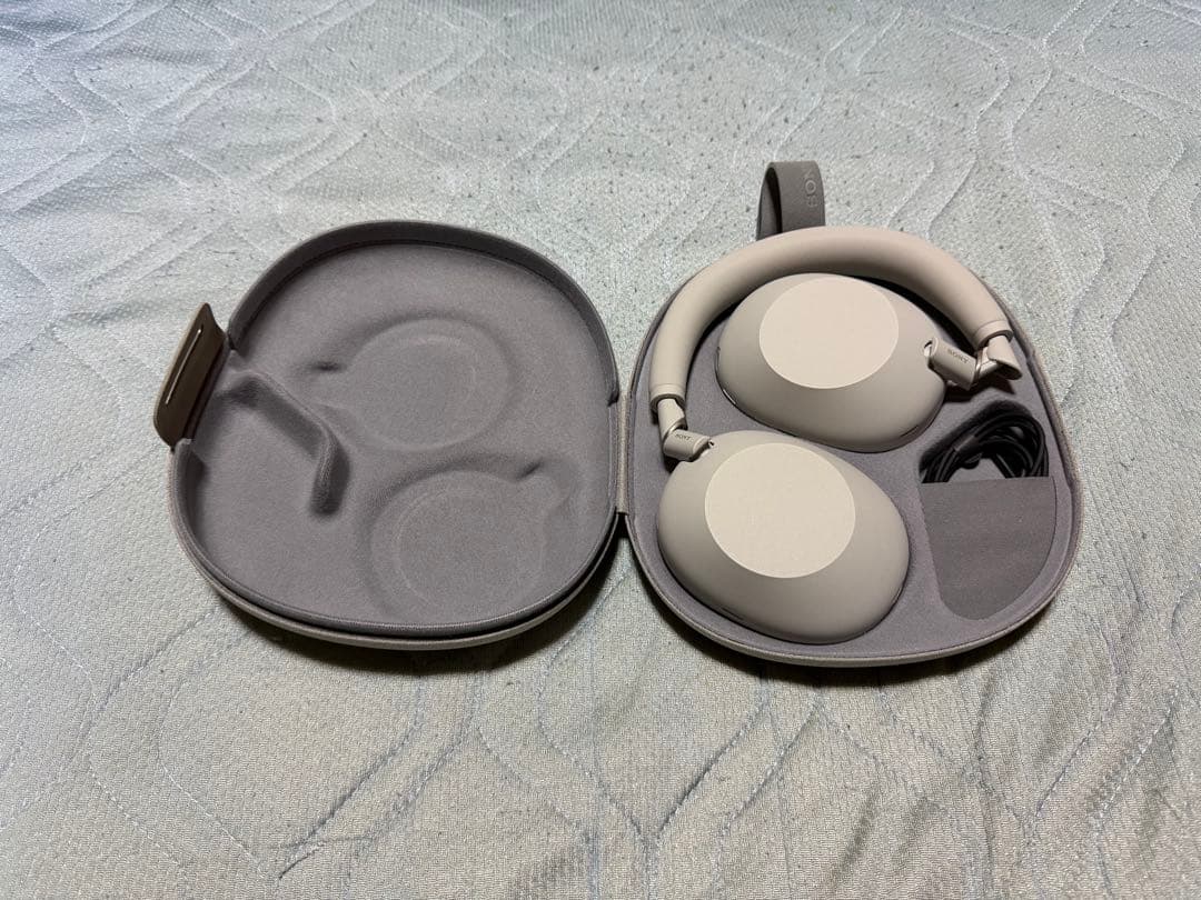 SONY WH-1000XM6 ワイヤレスヘッドホン　プラチナシルバー