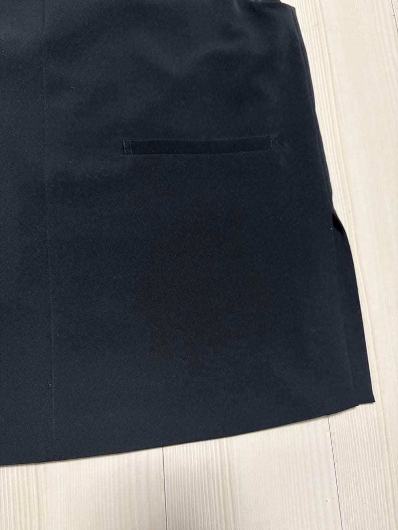 【新品】スリットネックベスト　ブラック