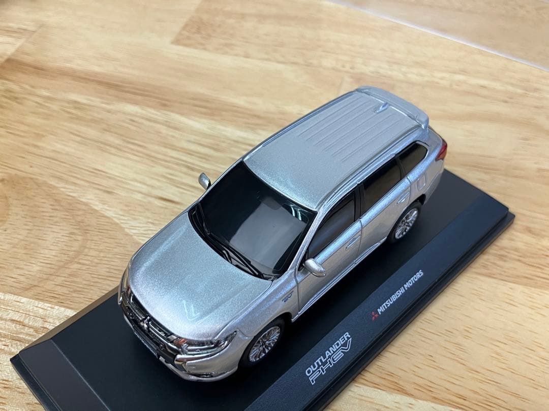 1/43 三菱 アウトランダー PHEV ミニカー シルバー OUTLANDER