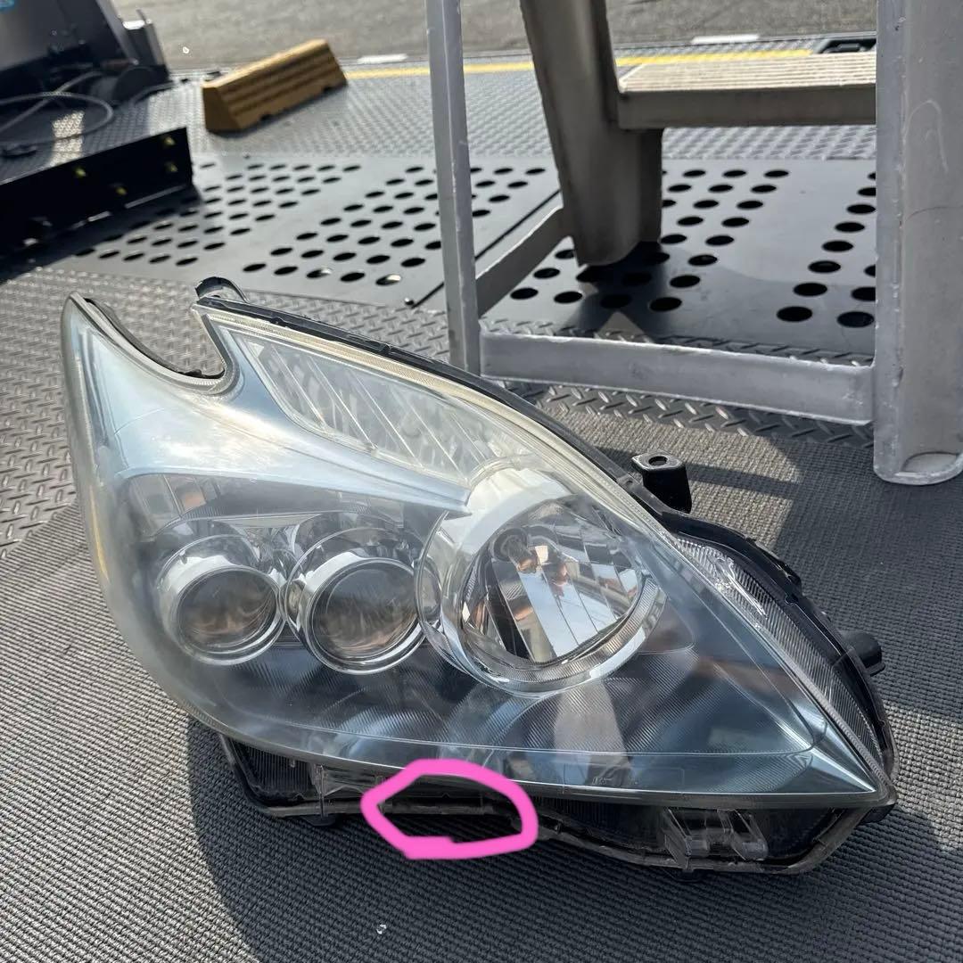 トヨタ　プリウス　30 前記　LEDヘッドライト　ヘッドランプ左右セット中古品