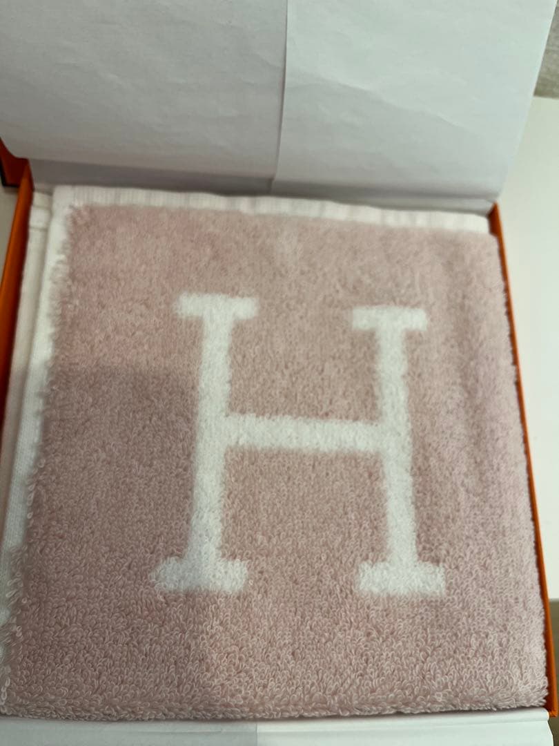 HERMES Hロゴ ピンクタオルハンカチ
