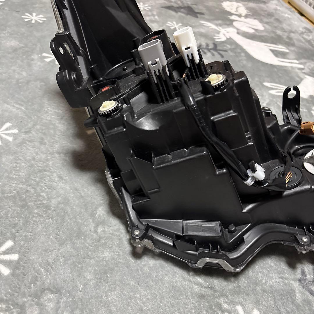 トヨタカローラスポーツ、ツーリング　左ヘッドライト