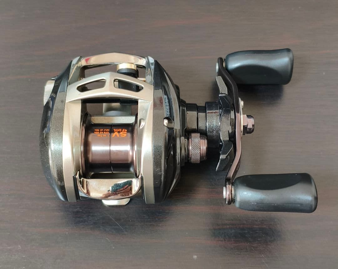 AOM　DAIWA　アルファスSV105（右ハンドル）
