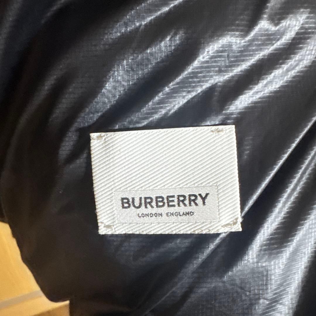 BURBERRY ブラック ダウンベスト フード付き