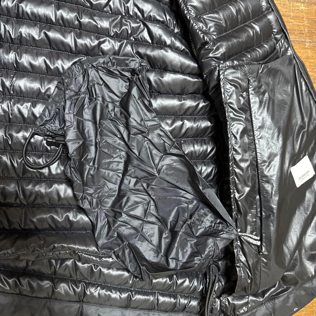 BURBERRY ブラック ダウンベスト フード付き
