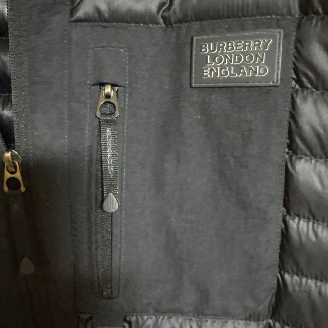 BURBERRY ブラック ダウンベスト フード付き