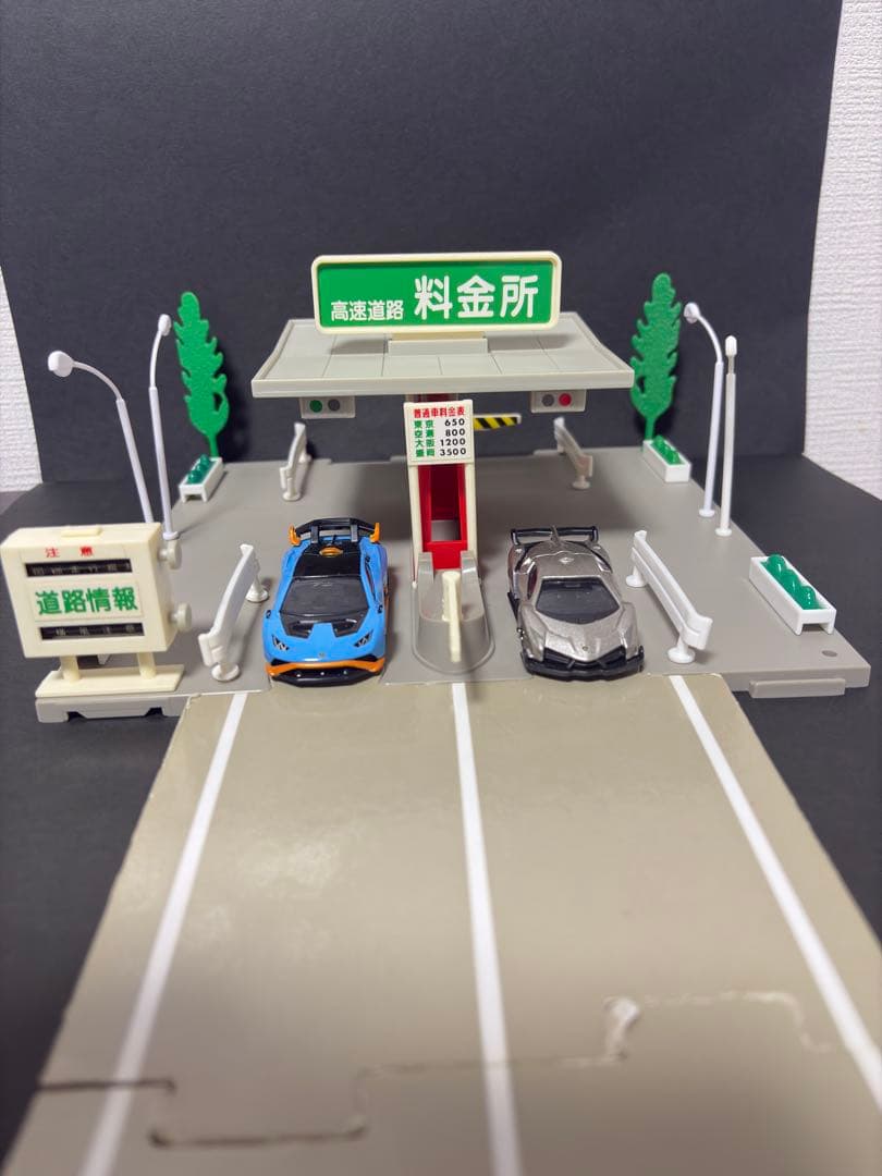 トミカ高速道路料金所　旧トミカタウン＋トミカ ランボルギーニ2台セット