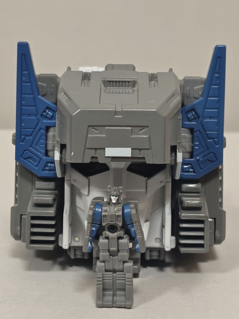 トランスフォーマーレジェンズ「フォートレス マキシマス」