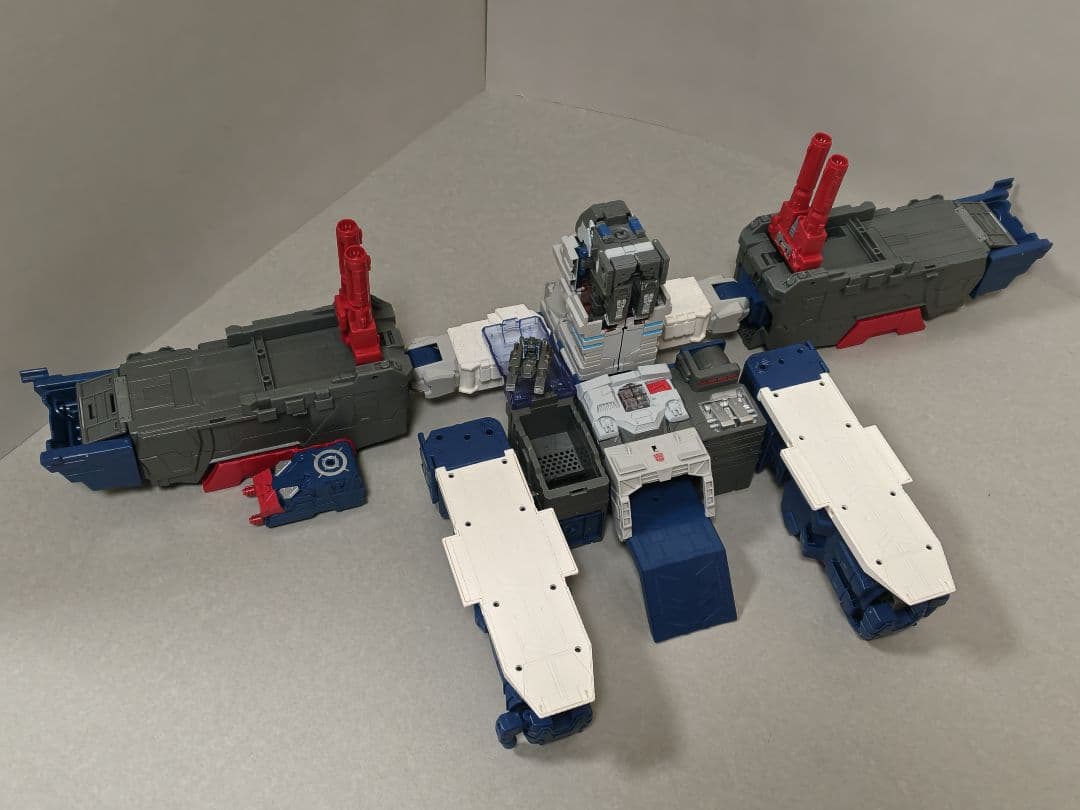 トランスフォーマーレジェンズ「フォートレス マキシマス」