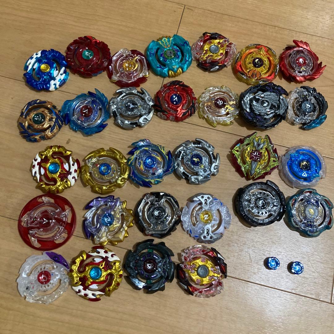ベイブレードバーストシリーズ大量セット　(スタジアムは必要であればおつけします)