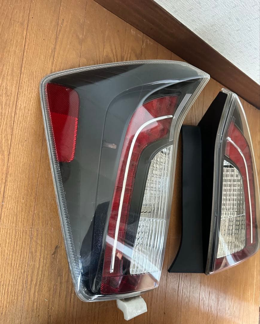 ZVW30 プリウス ブレーキランプ
