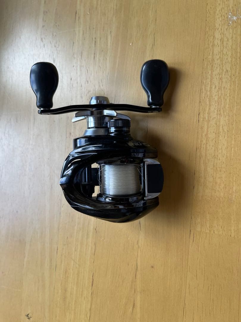 GRAVIUS リール 6.6:1 右ハンドル 中古