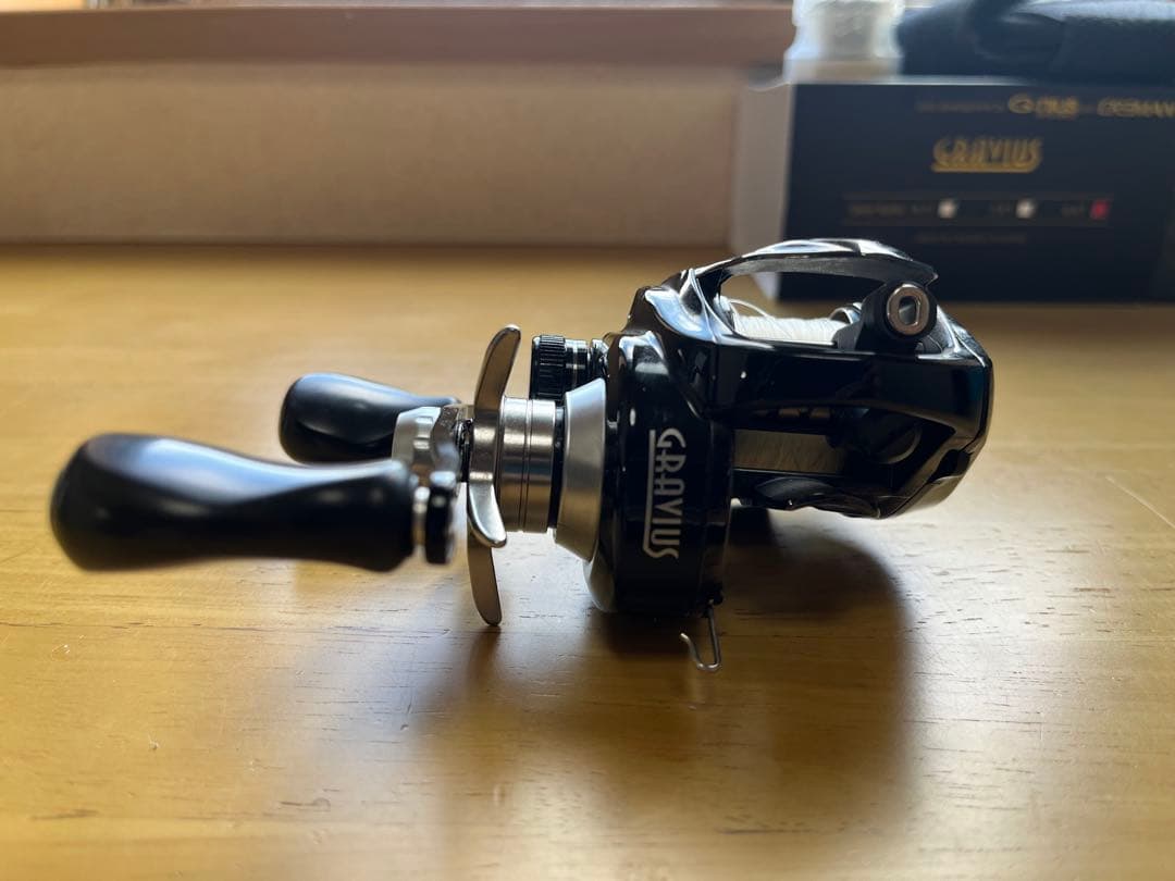 GRAVIUS リール 6.6:1 右ハンドル 中古