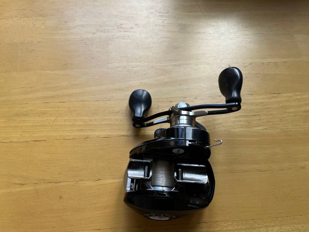 GRAVIUS リール 6.6:1 右ハンドル 中古
