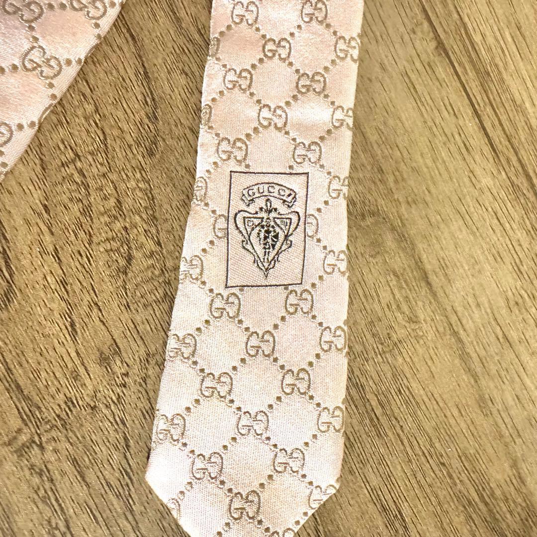 (美品)GUCCI グッチ 高級シルクネクタイ ピンク GG総柄 美品 イタリア