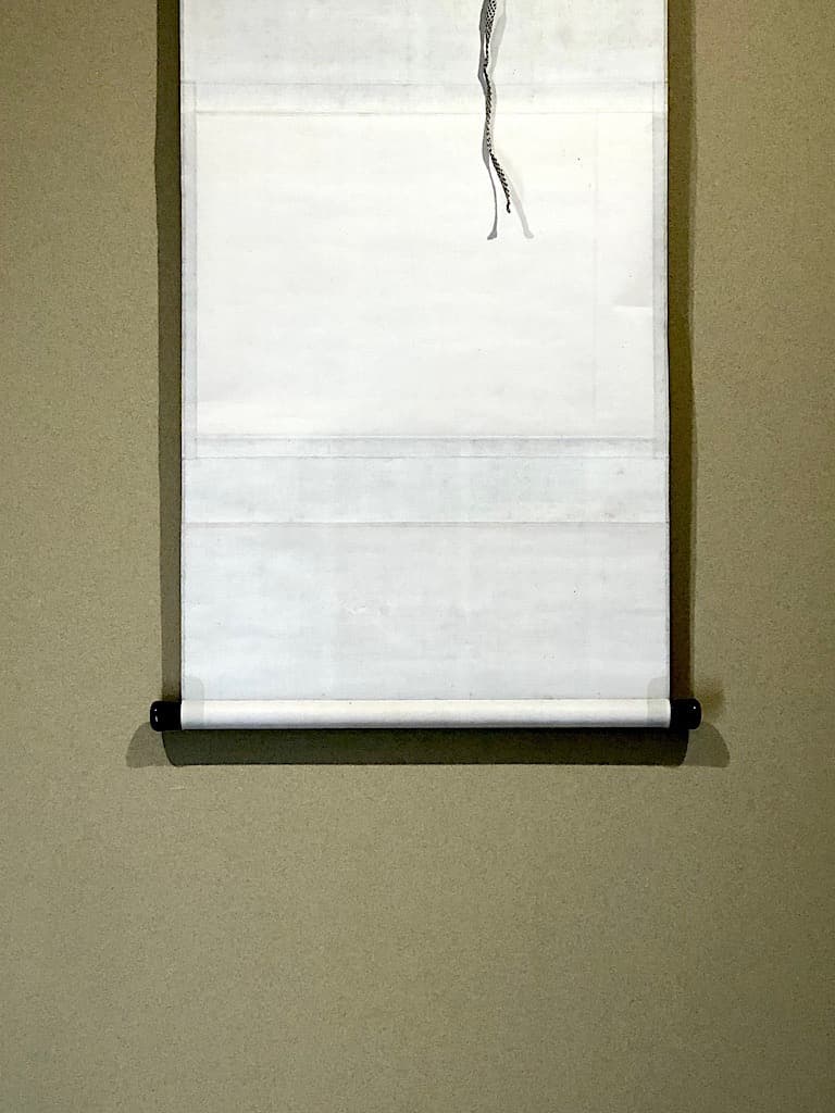 掛軸　建仁寺派 管長第五世 竹田潁川 老師 筆　「叱来巖石是真羊」　箱無。