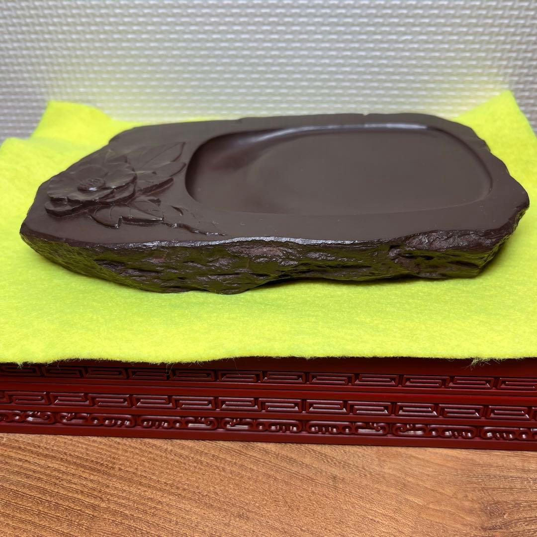⭕️赤間硯　牡丹花彫刻入り硯　女性好み　丘の全体に仕上げ塗料を塗布　赤間硯製硯師