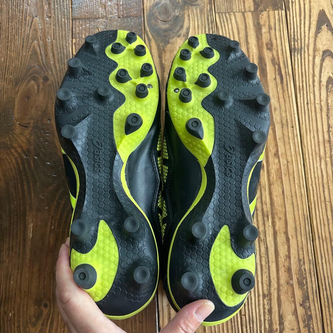 サッカースパイク　28cm asics